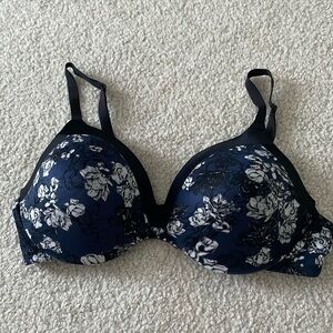Maidenform “comfort devotion” bra, size 38B, dark blue floral, some defects